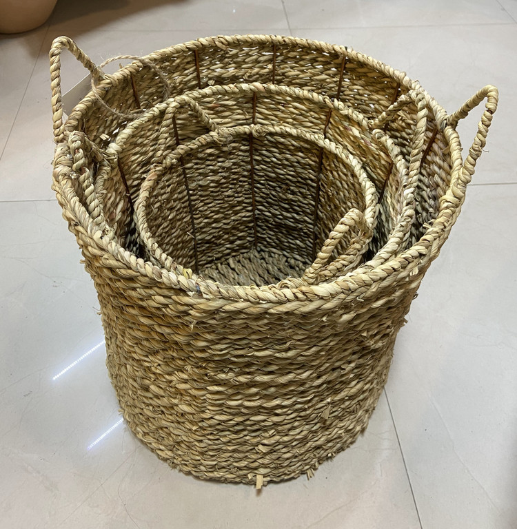 سبد لباس یا گلدان گرد سه تکه حصیری دسته دار