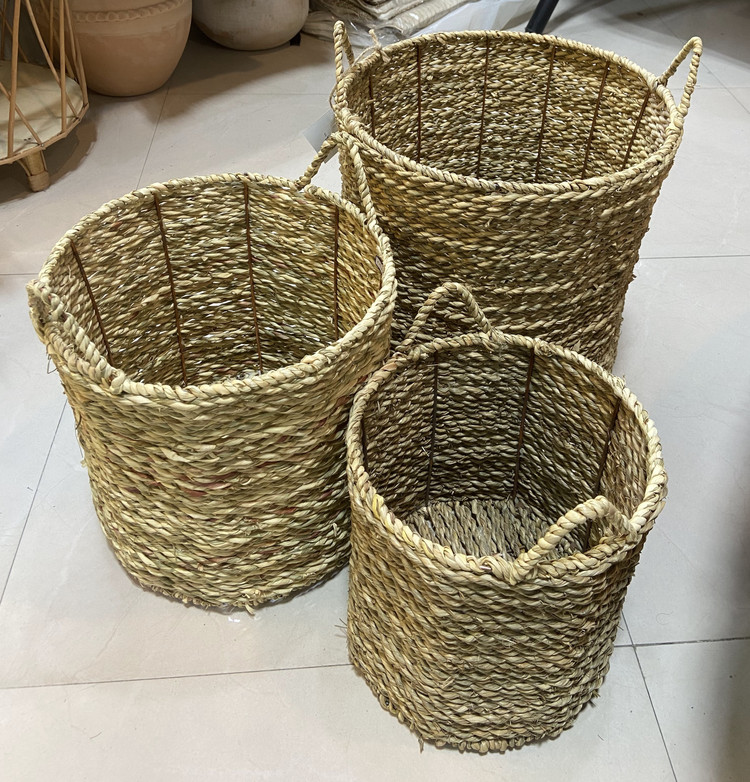 سبد لباس یا گلدان گرد سه تکه حصیری دسته دار